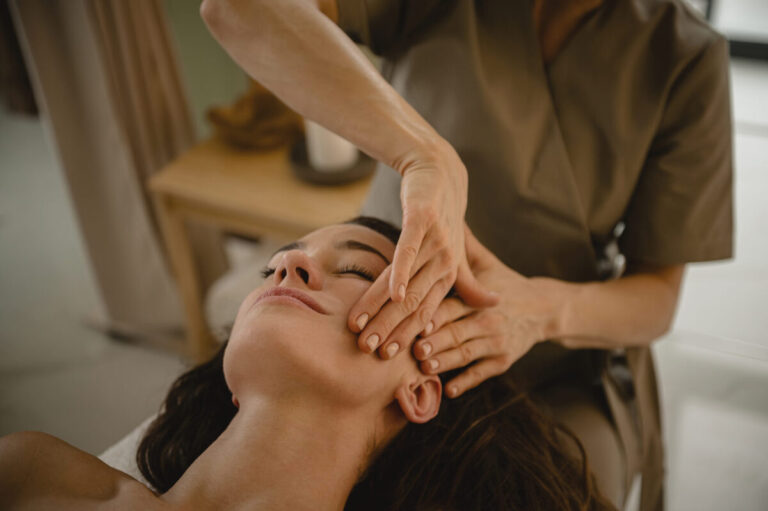 Czy masaż Kobido boli? I czy naprawdę daje efekt liftingu?