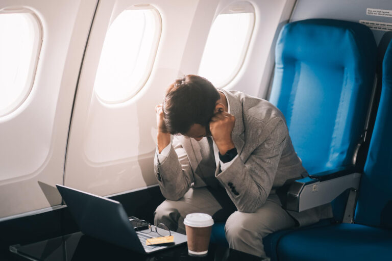 Masaż po długim locie – jak zwalczyć zmęczenie i jet lag?
